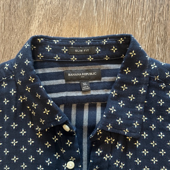 Banana Republic Slim Fit Short Sleeve Button-Front Shirt - Picture 2 of 7